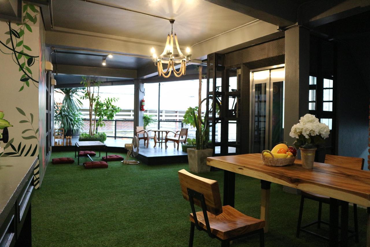 Hugnur Hostel And Coffee Chiang Mai Exterior foto